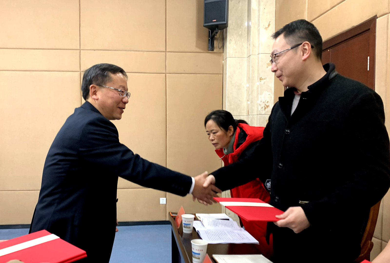 1231民进八届六次全体扩大会议新会员入会仪式_副本.jpg