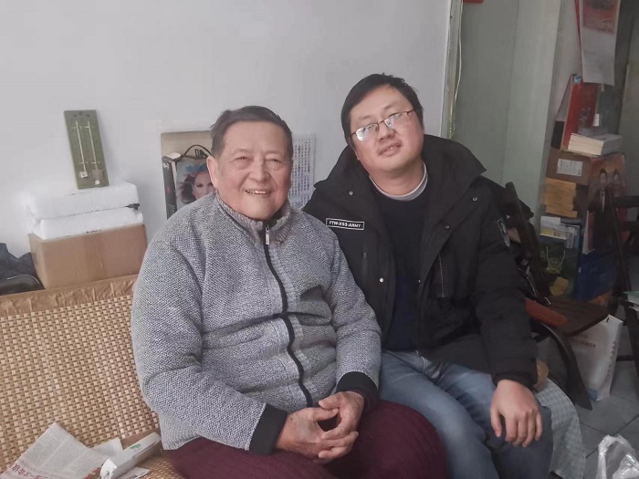 二中支部走访慰问老会员