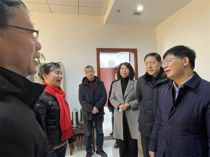 徐雄走访民进安庆市委会机关